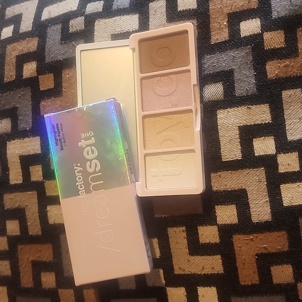 Toyfactory highlighter serum palette